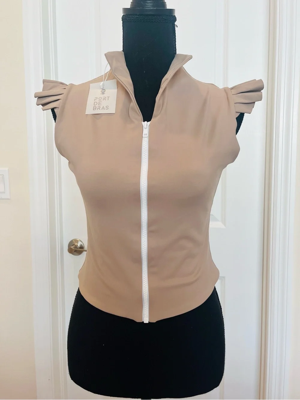 Port de Bras Mikaela Ruffle Active Vest